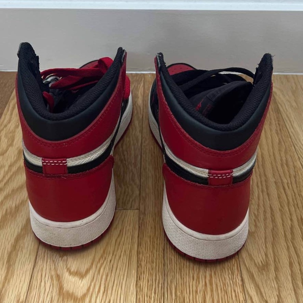 AIR JORDAN 1 RETRO HIGH OG BG “BRED TOE” - Picture 4 of 6